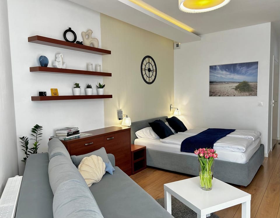 Photo of the whole room, Seating area