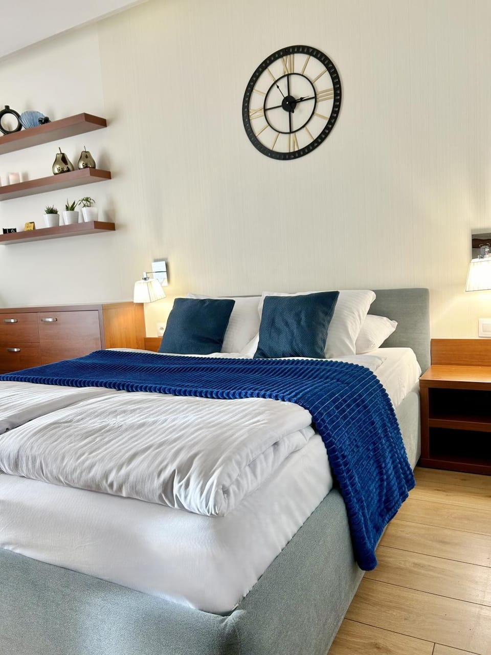 Bed, Living room