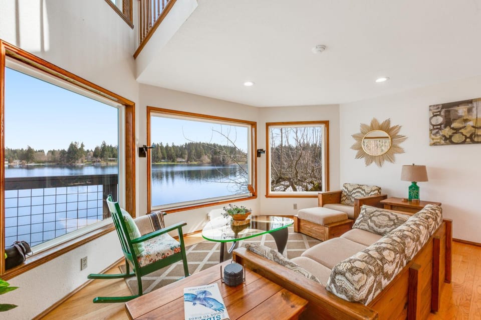 Deer Lake Shores House in Whidbey Island