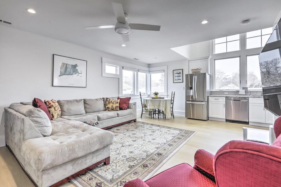 Coastal Waterford Getaway, Steps to the Water! Apartment in Waterford