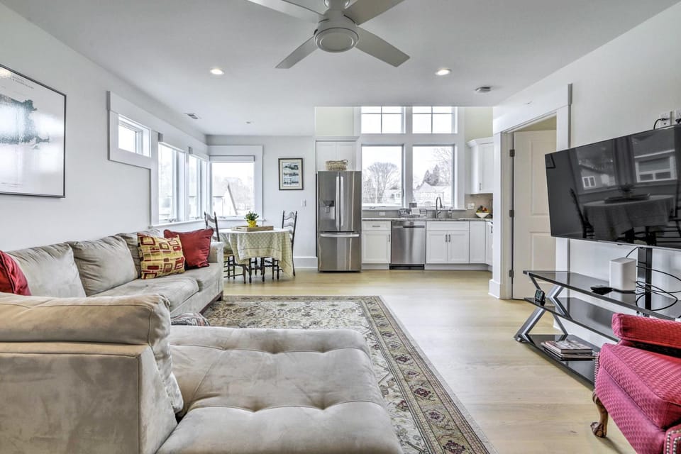Coastal Waterford Getaway, Steps to the Water! Apartment in Waterford