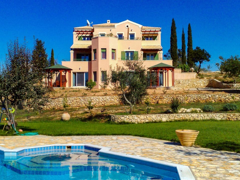 Property building, Garden, Garden view, Pool view, Swimming pool