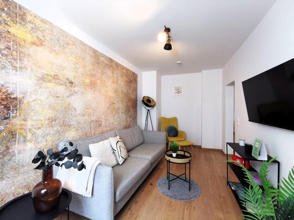 TV and multimedia, Living room, Seating area, Evening entertainment