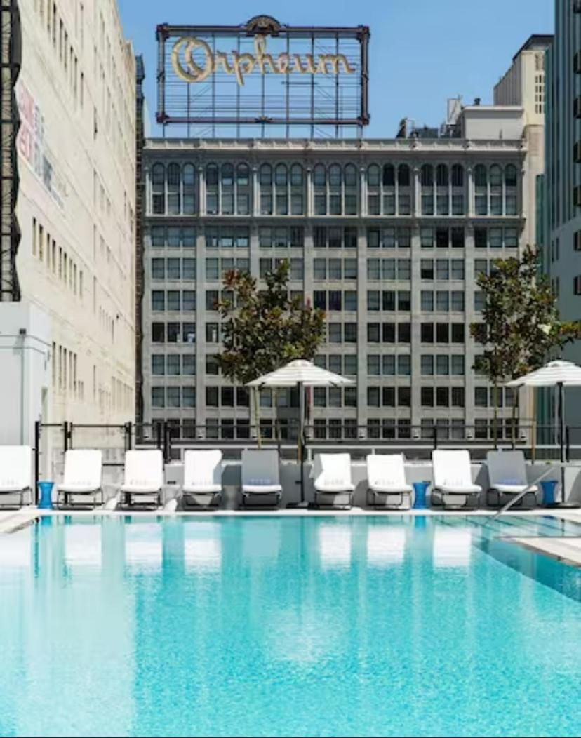 Pool view, Swimming pool, sunbed