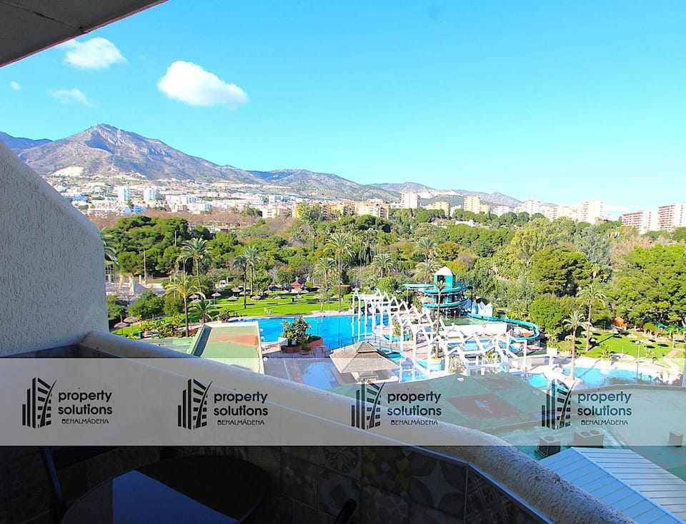 812 BENALBEACH. 1ºLinea de Playa. Vistas a la piscina y la montaña. Apartment in Benalmadena