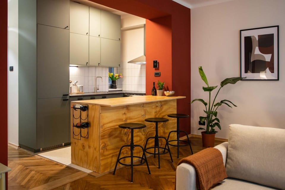 Kitchen or kitchenette, Lounge or bar, Dining area, minibar, oven, pet friendly, stove
