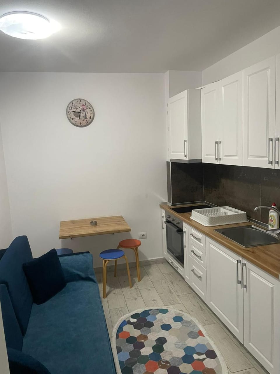 Kitchen or kitchenette, Living room, minibar