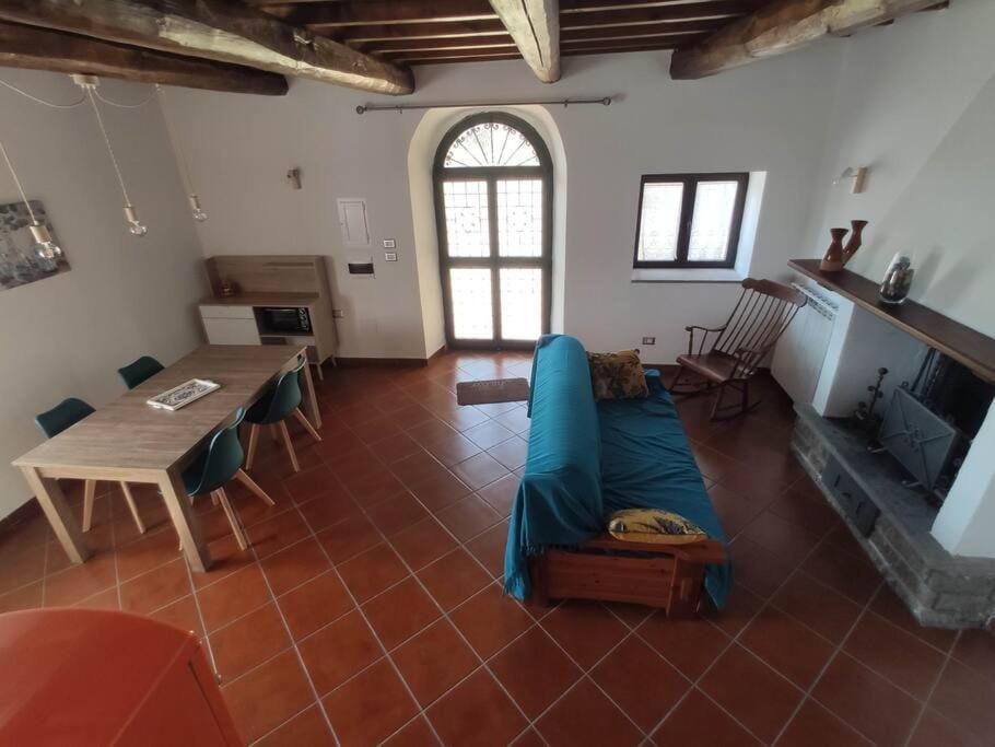 Seating area, Dining area