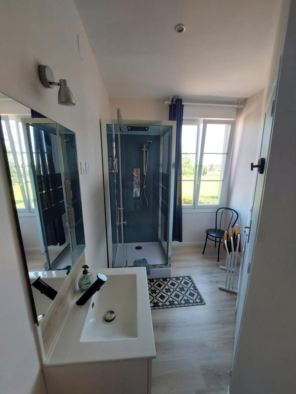 Shower, Toilet