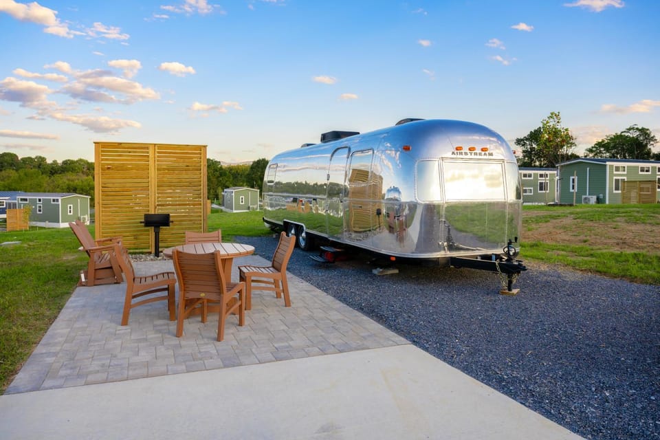 Natural landscape, BBQ facilities, Seating area