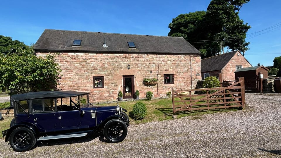Classy Rustic Barn Conversion sleeps 4 Near Alton Towers, Polar Bears, Peak District House in Staffordshire Moorlands District