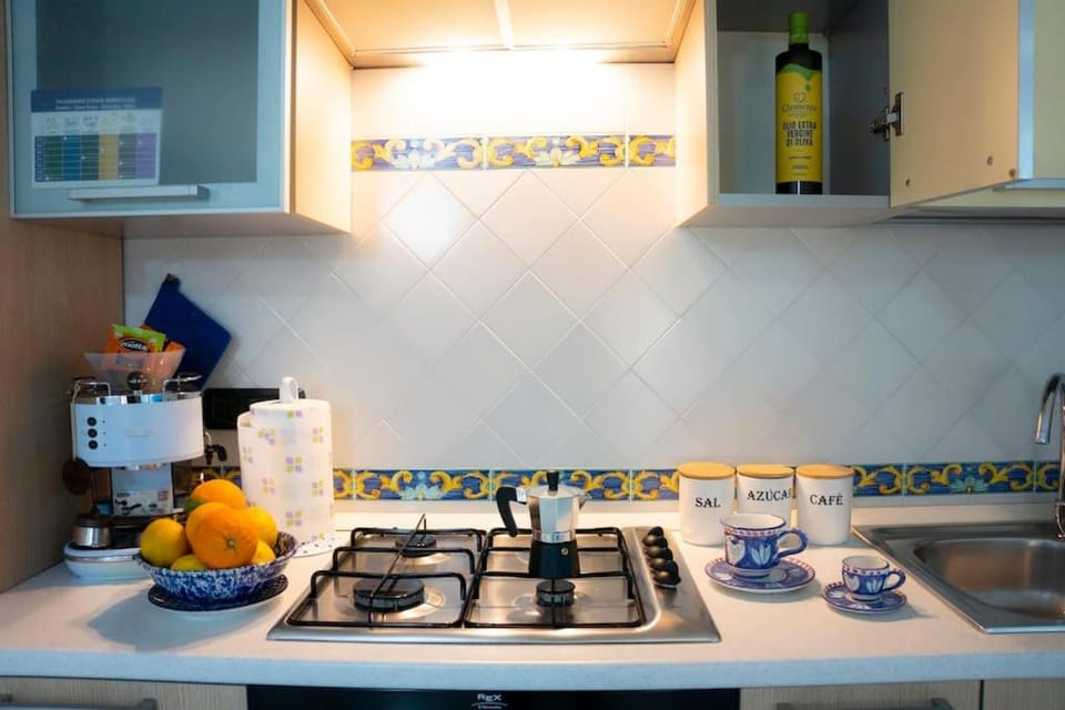 Kitchen or kitchenette, pet friendly, stove