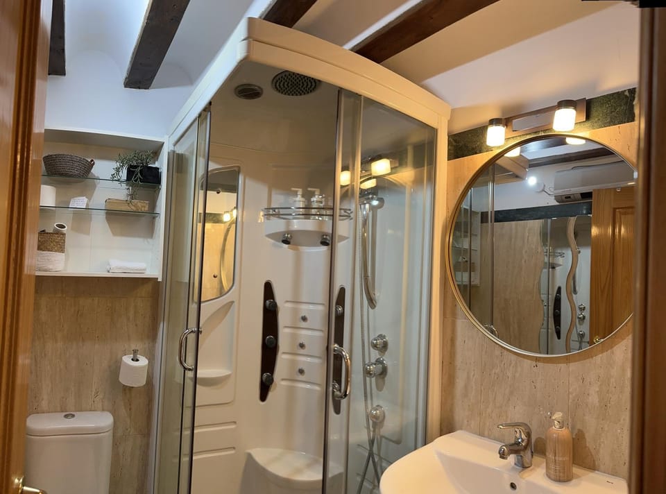 Shower, Bathroom, towels