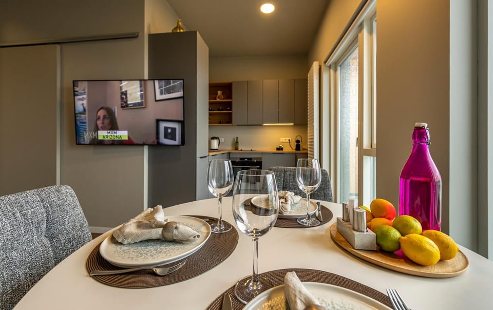 View (from property/room), View (from property/room), Kitchen or kitchenette, Living room, Dining area, Food, City view, City view, Garden view, Mountain view, Mountain view, Sea view, Sea view, Street view