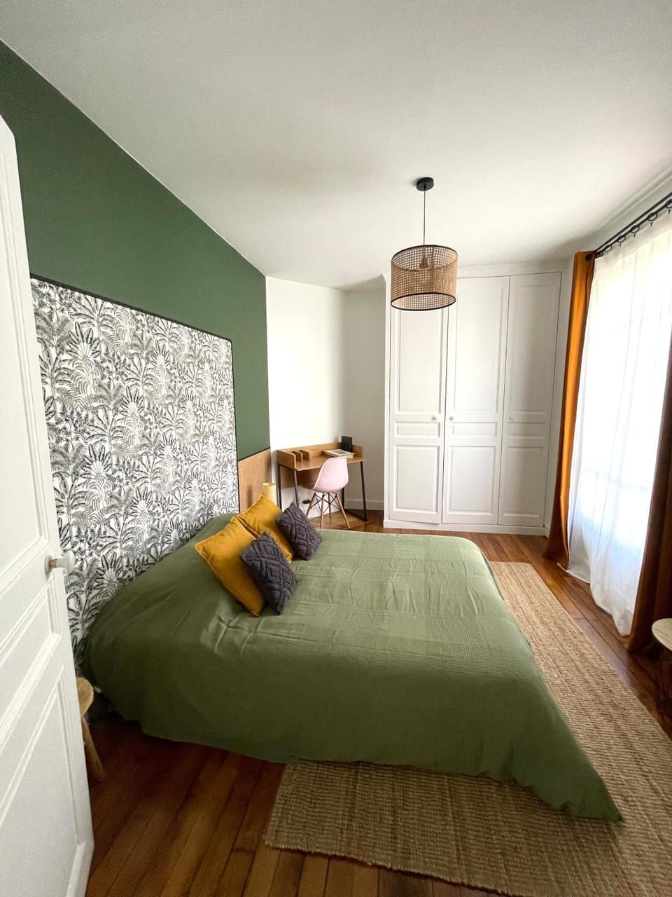 Bed, Living room, Seating area, Bedroom