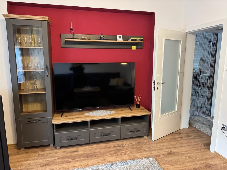 Communal lounge/ TV room, TV and multimedia, Evening entertainment