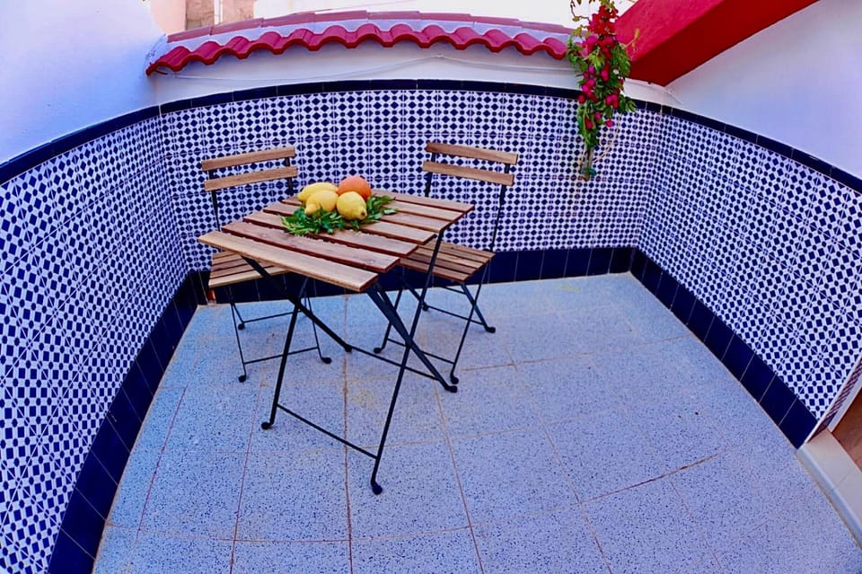 Patio, Day, Balcony/Terrace, Dining area
