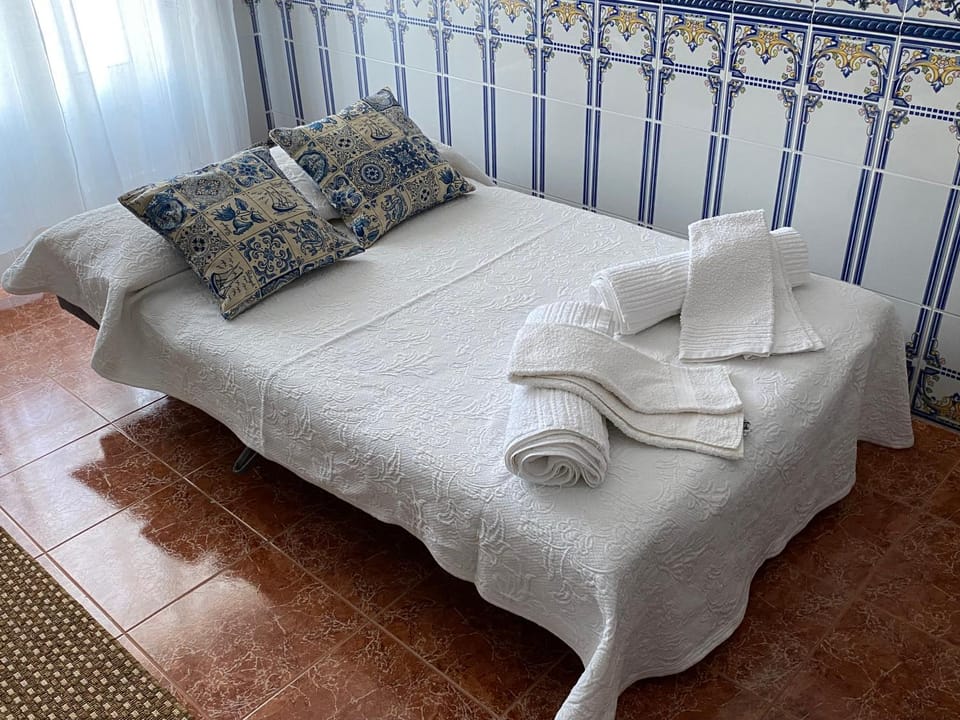 Bed, towels
