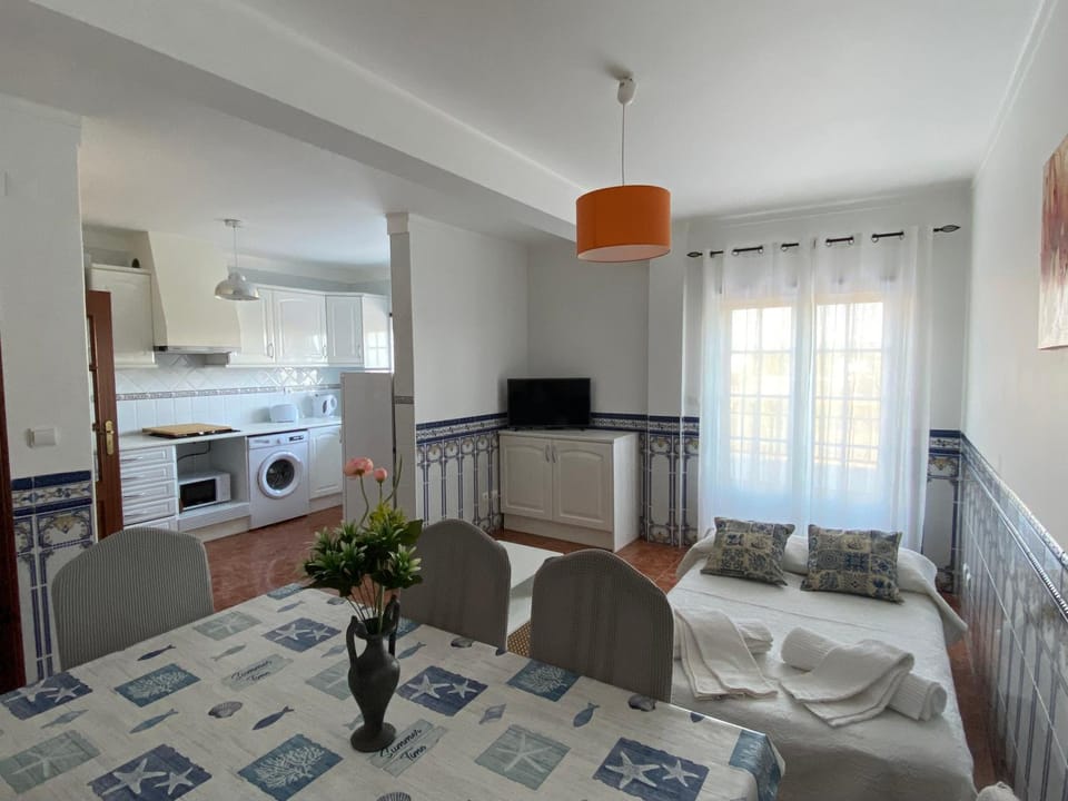 Bed, Kitchen or kitchenette, Living room, Seating area, Dining area, minibar, stove