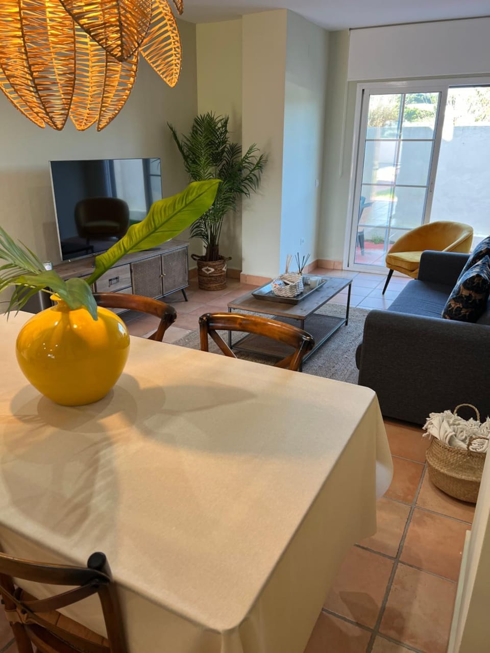 Living room, Dining area