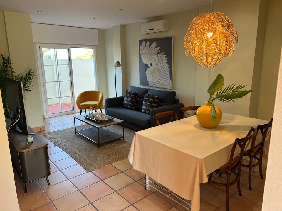 Living room, Dining area