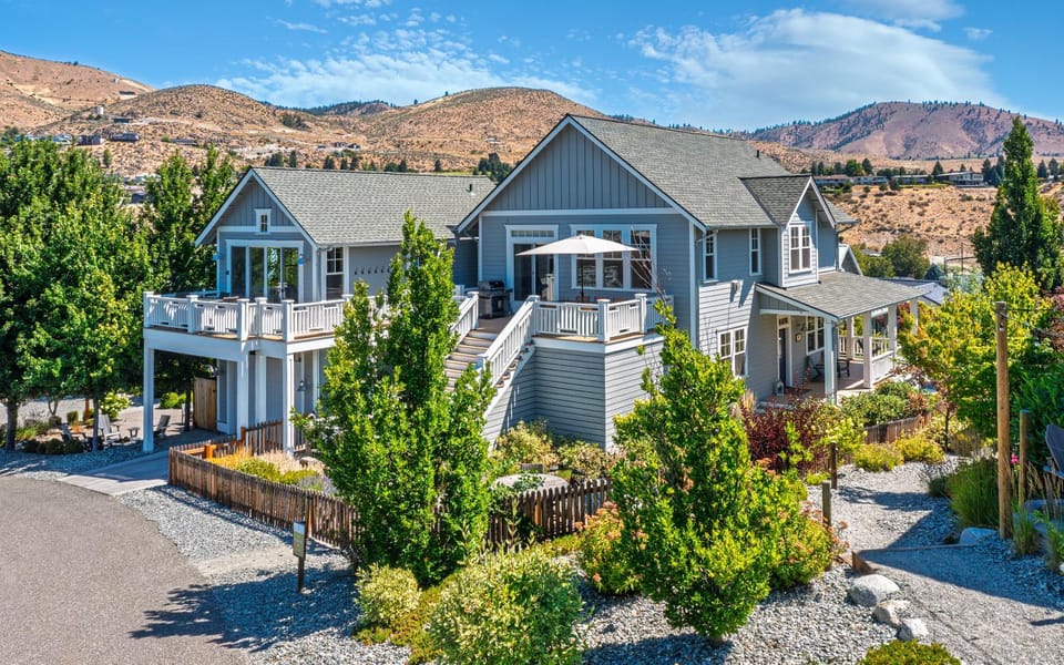 LakeView Landing #16 with Carriage House House in Chelan (In Town)