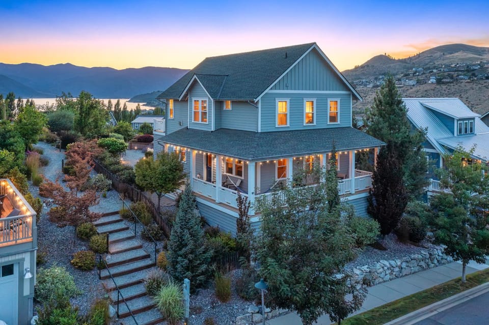 LakeView Landing #16 with Carriage House House in Chelan (In Town)