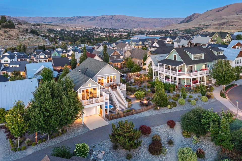 LakeView Landing #16 with Carriage House House in Chelan (In Town)