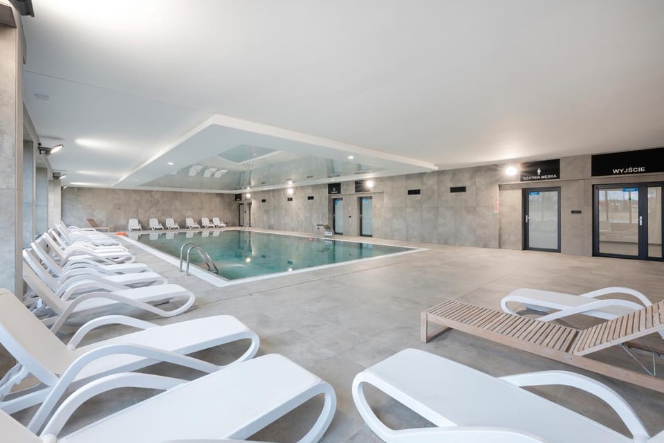 Pool view, Swimming pool, sunbed