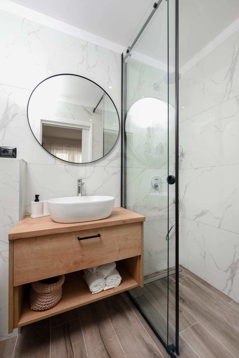 Shower, Bathroom, towels