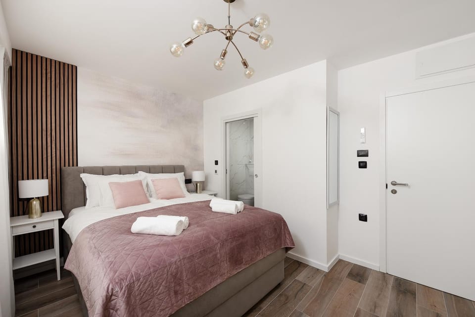 Bed, Photo of the whole room, Bedroom, towels, wardrobe