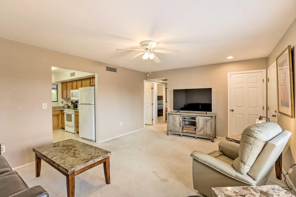 < 1 Mi to Golf: Home w/ Screened Porch in Sun City House in Sun City West