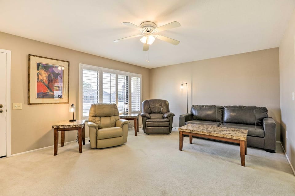 < 1 Mi to Golf: Home w/ Screened Porch in Sun City House in Sun City West