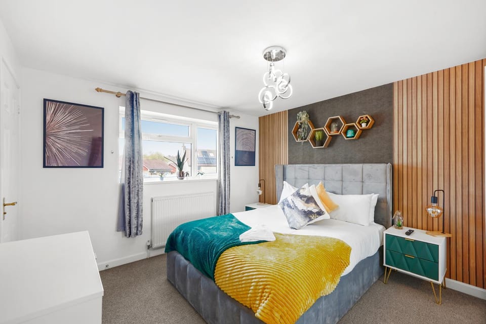 Designer House in Bristol - Hot Tub - Sleeps 10 Apartment in Bristol