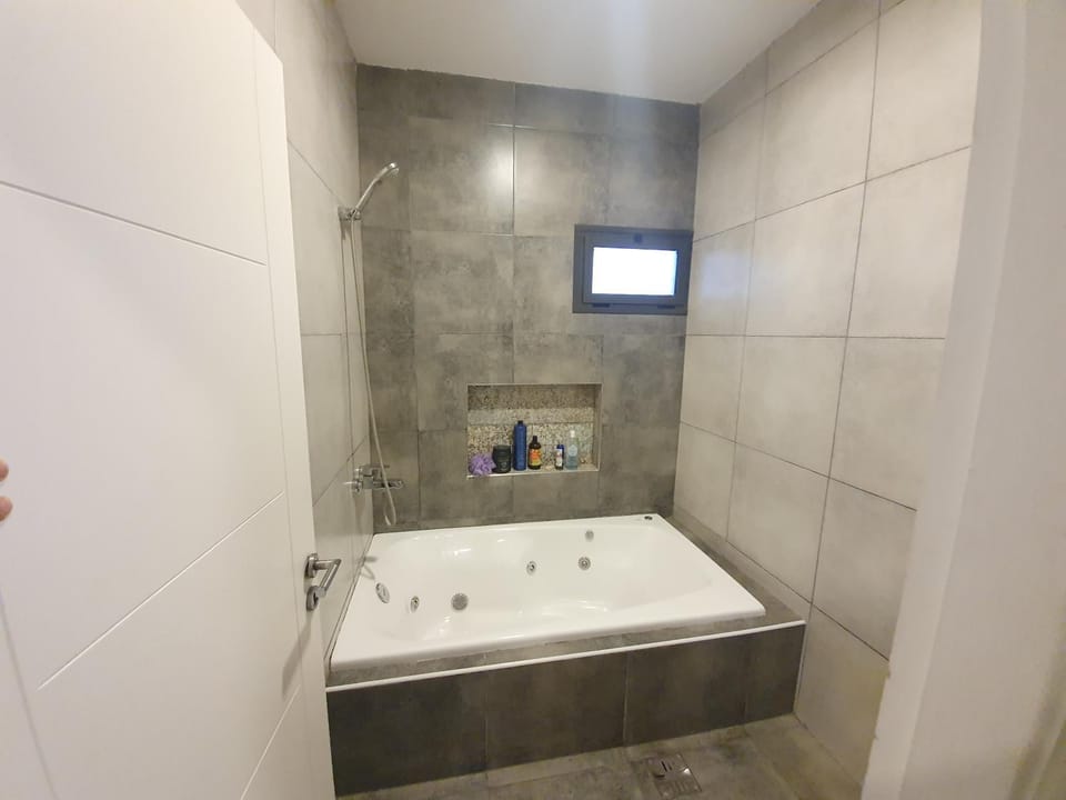 Shower, Hot Tub