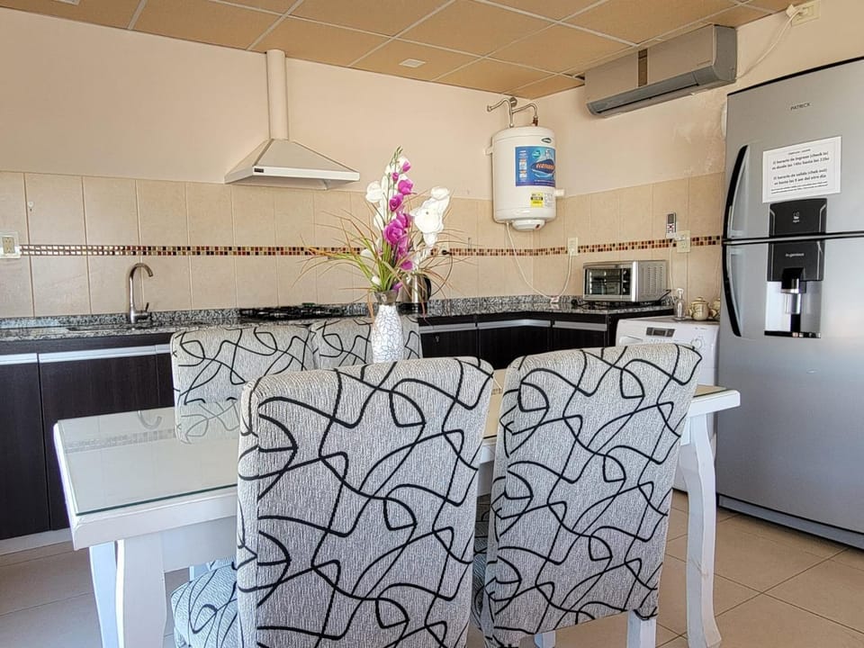 Coffee/tea facilities, Kitchen or kitchenette, Dining area, oven, pet friendly, stove