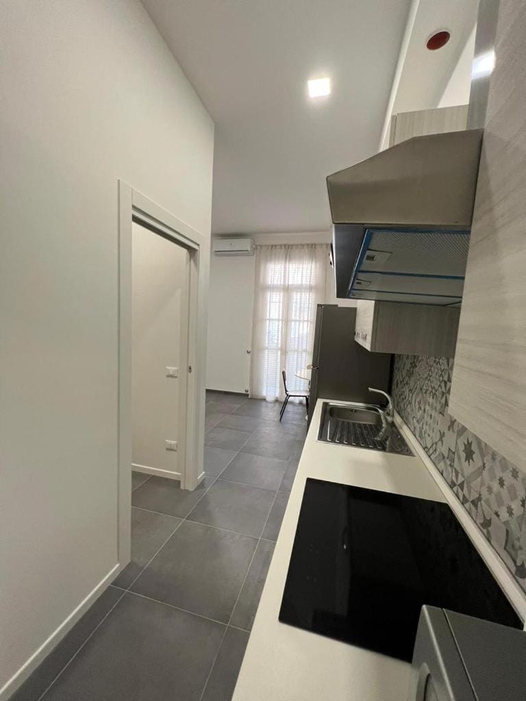 Kitchen or kitchenette, minibar