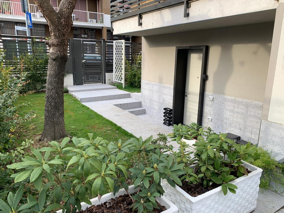 Facade/entrance, Garden, Garden view