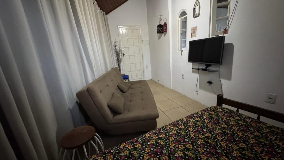 Communal lounge/ TV room, Bed, Living room