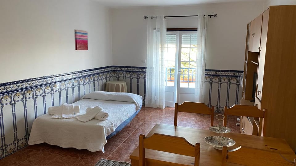 Bed, Living room, Photo of the whole room, Seating area, towels