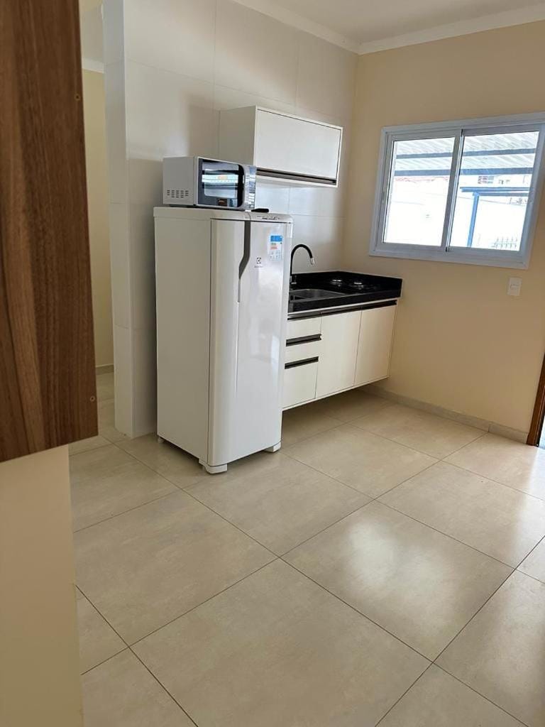 Kitchen or kitchenette, minibar