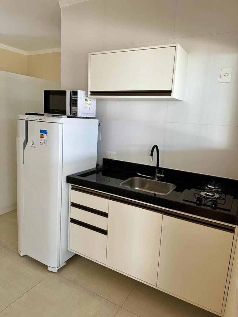 Kitchen or kitchenette, minibar, stove