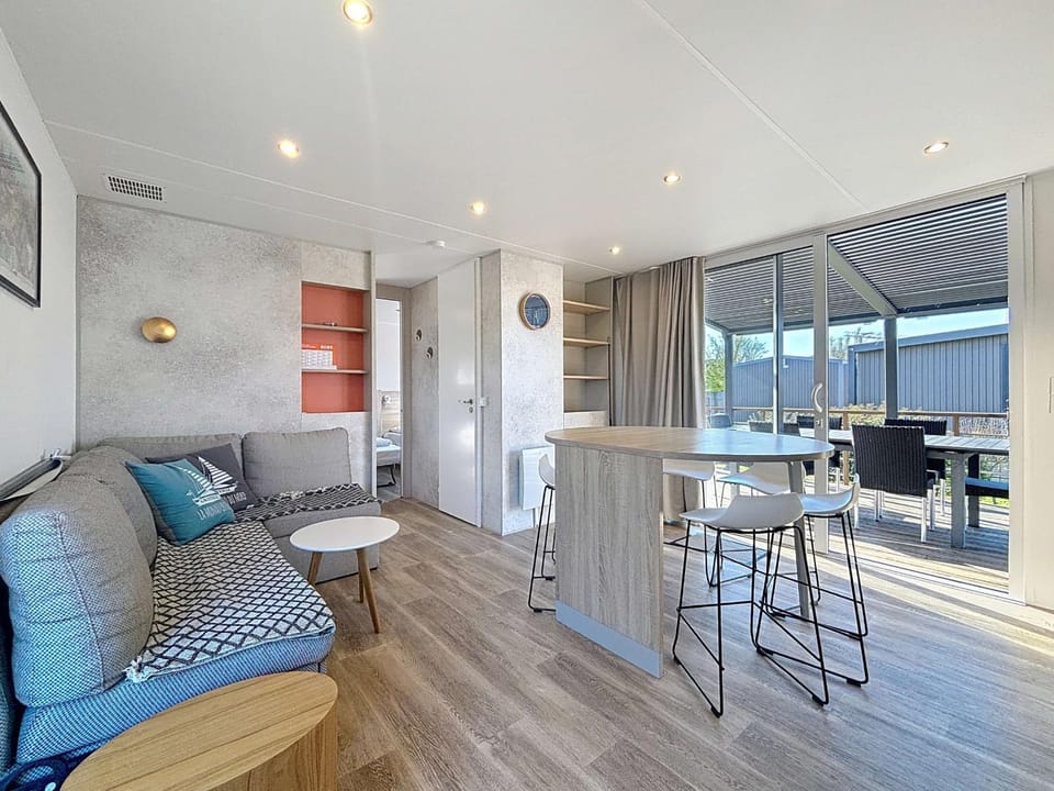 Mobil-home tout confort 6 pers, 200m plage, piscine chauffée, 2 SDB, Jullouville. - FR-1-361A-58 House in Jullouville