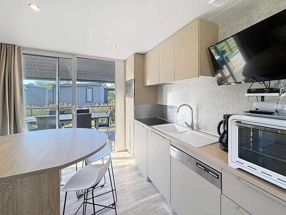 Mobil-home tout confort 6 pers, 200m plage, piscine chauffée, 2 SDB, Jullouville. - FR-1-361A-58 House in Jullouville