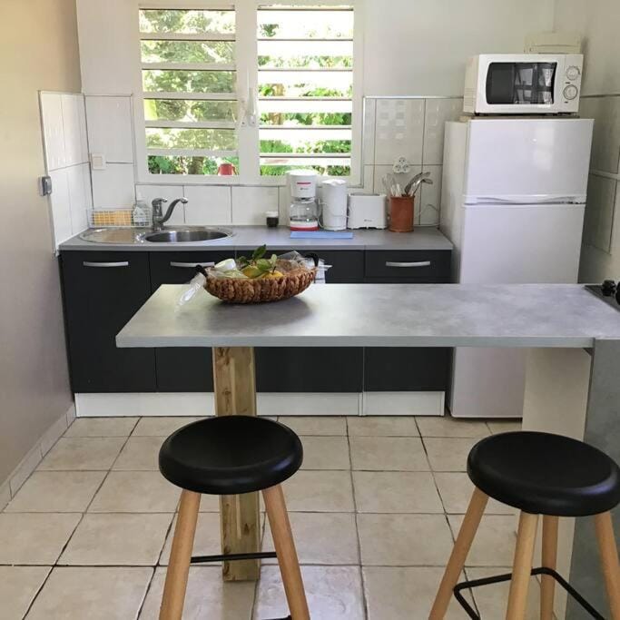 Coffee/tea facilities, Dining area, minibar, pet friendly, stove, toaster