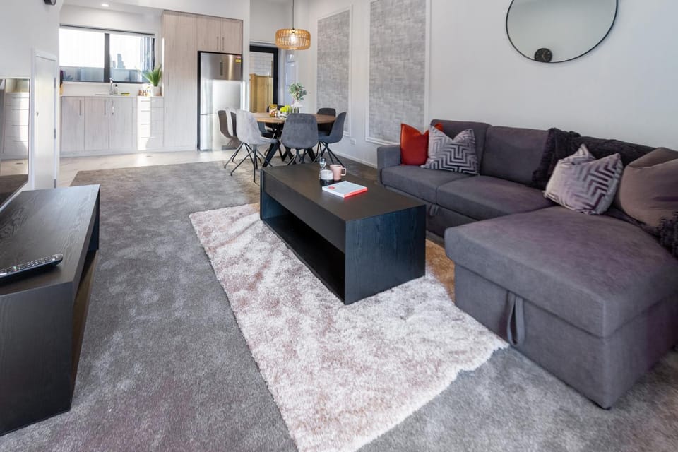 Facade/entrance, TV and multimedia, Kitchen or kitchenette, Living room, Photo of the whole room, Decorative detail, Seating area, Dining area, dishwasher