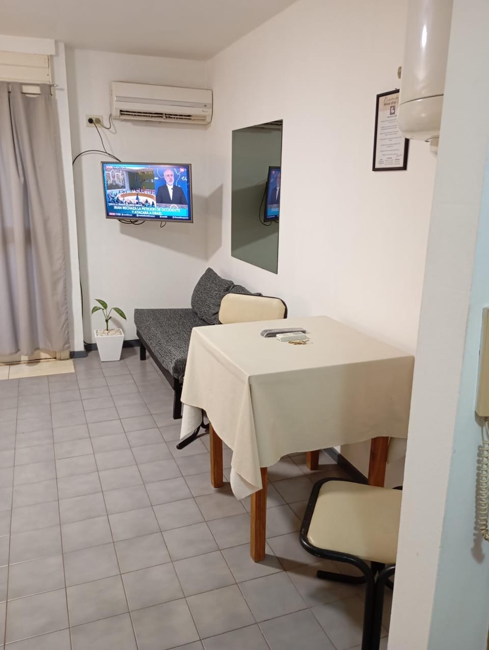 TV and multimedia, Living room, Photo of the whole room, Dining area, air conditioner