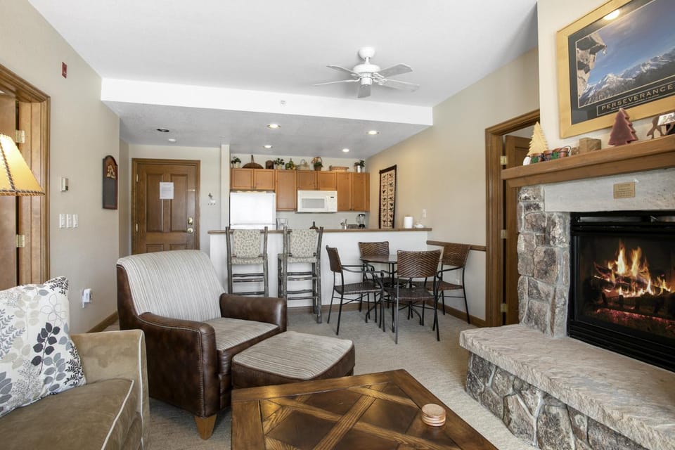 Kitchen or kitchenette, Living room, Dining area