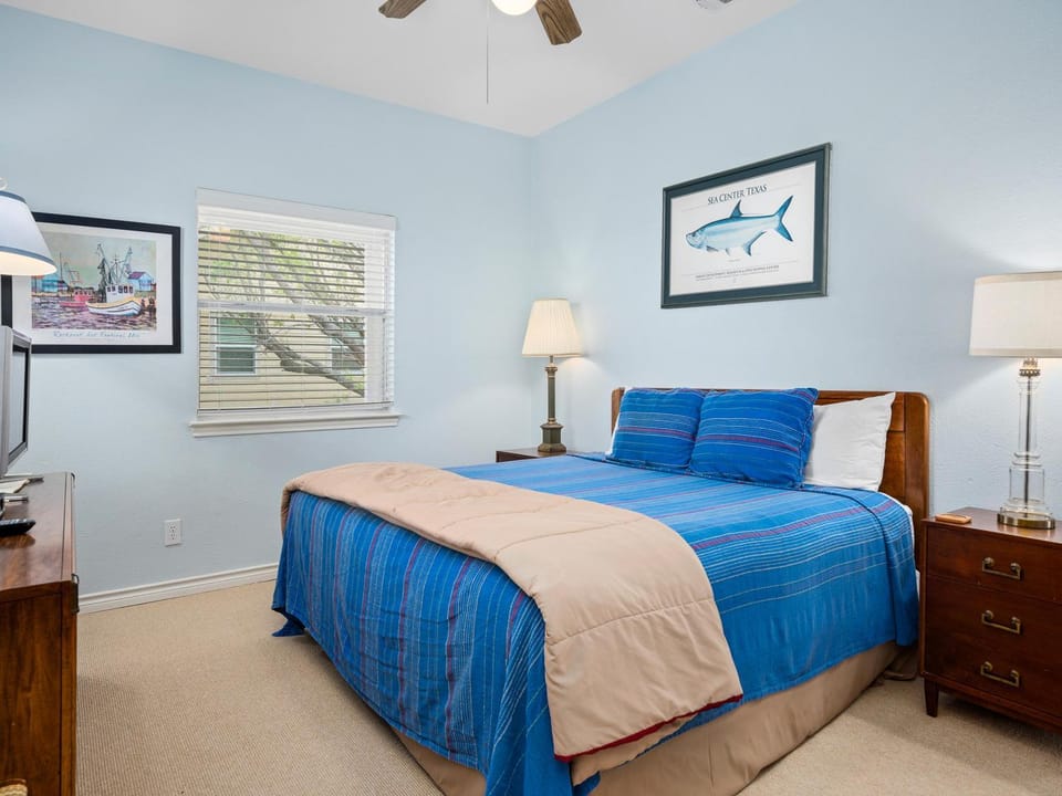 Bed, TV and multimedia, Bedroom, furniture