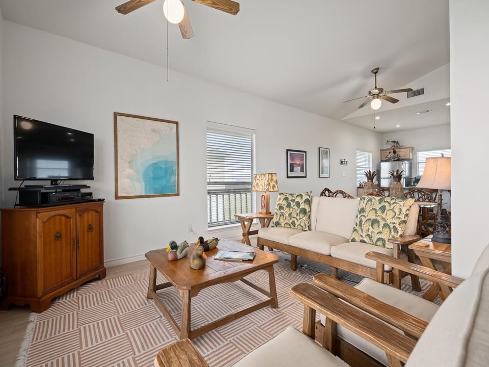 TV and multimedia, Living room, Seating area, furniture